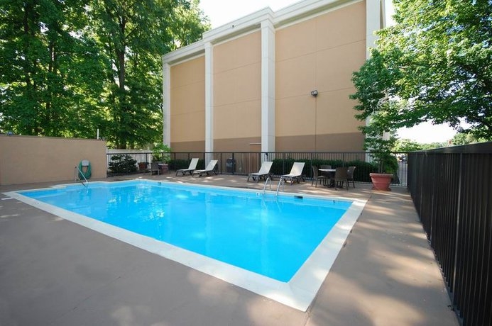 Imagen de la piscina del Hotel Best Western Plus Richmond Airport. Foto 8