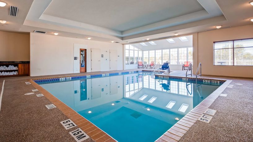 Imagen de la piscina del Hotel Best Western Plus Rose City Conference Center Inn. Foto 20