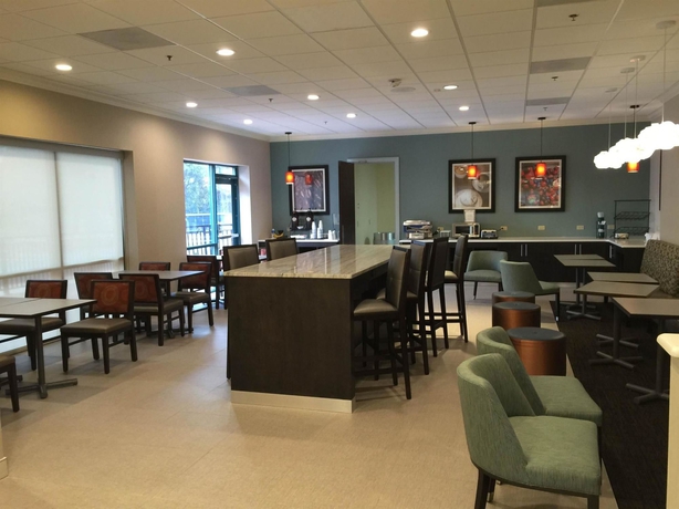 Imagen del bar/restaurante del Hotel Best Western Plus Roswell / Alpharetta. Foto 5