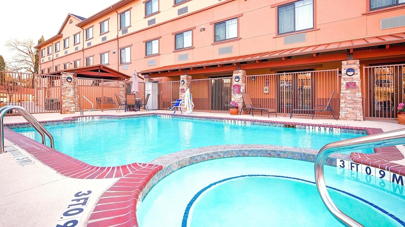 Imagen de la piscina del Hotel Best Western Plus Royal Mountain Inn and Suites. Foto 18