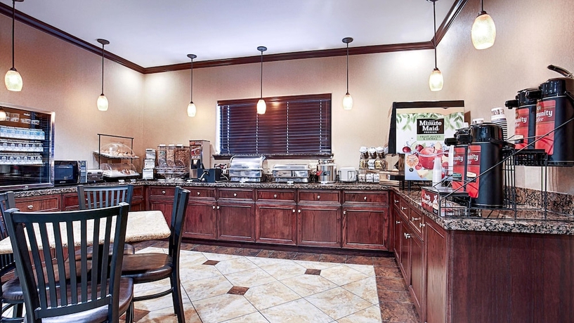 Imagen del bar/restaurante del Hotel Best Western Plus Royal Mountain Inn and Suites. Foto 3