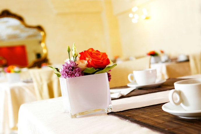 Imagen del bar/restaurante del Hotel Best Western Plus Royal Superga. Foto 2