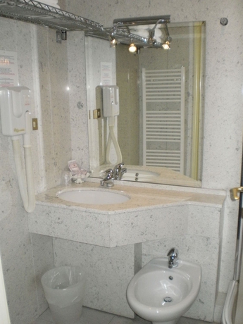 Imagen de la habitación del Hotel Best Western Plus Royal Superga. Foto 13