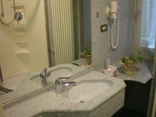 Imagen de la habitación del Hotel Best Western Plus Royal Superga. Foto 14