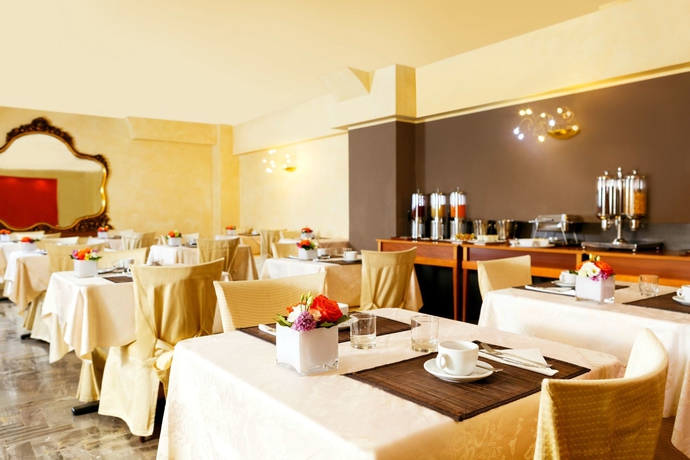 Imagen del bar/restaurante del Hotel Best Western Plus Royal Superga. Foto 7