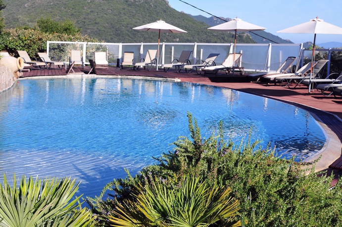 Imagen de la piscina del Hotel Best Western Plus San Damianu. Foto 8