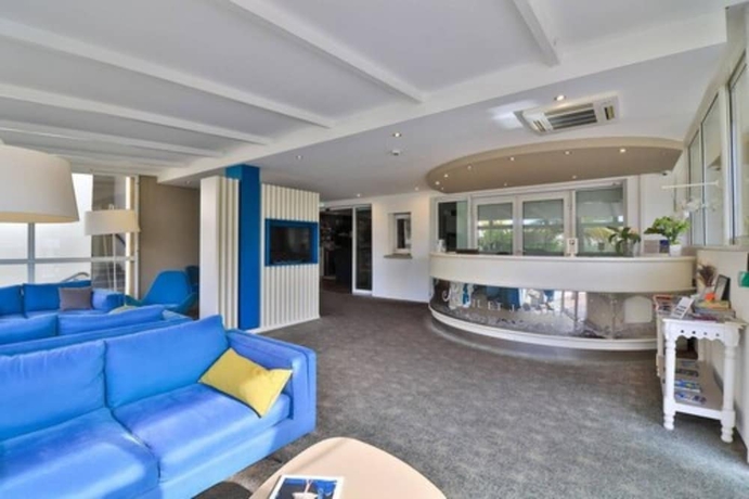 Imagen de los interiores del Hotel Best Western Plus Sanary. Foto 19
