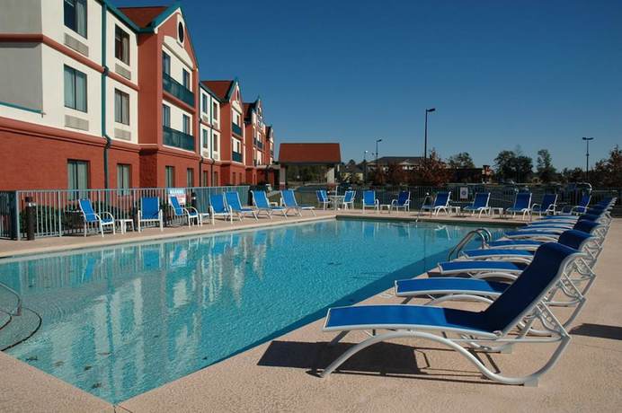 Imagen de la piscina del Hotel Best Western Plus Savannah Gateway. Foto 20