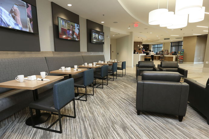 Imagen de los interiores del Hotel Best Western Plus Sawridge Suites. Foto 16