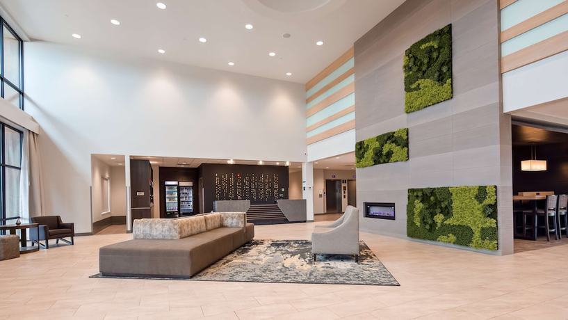 Imagen de los interiores del Hotel Best Western Plus Settlers Point. Foto 16