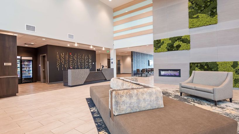 Imagen de los interiores del Hotel Best Western Plus Settlers Point. Foto 19