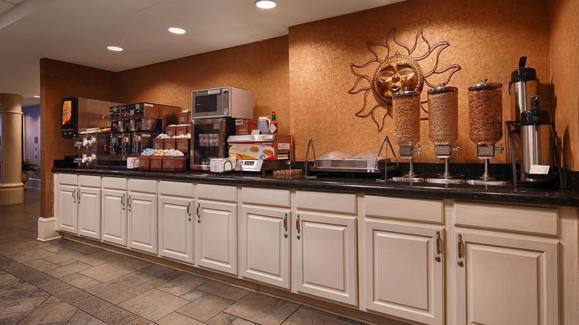 Imagen del bar/restaurante del Hotel Best Western Plus St. Christopher. Foto 5