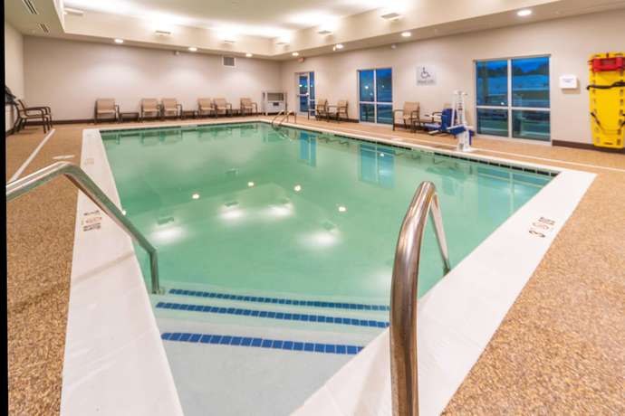 Imagen de la piscina del Hotel Best Western Plus St. Louis Airport. Foto 20