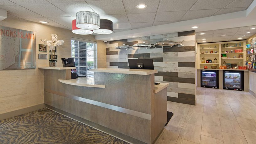 Imagen de los interiores del Hotel Best Western Plus St. Simons. Foto 18