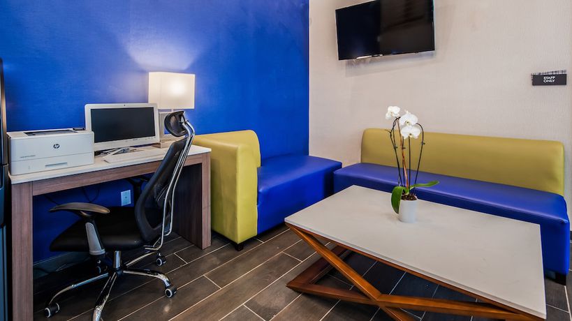 Imagen de los interiores del Hotel Best Western Plus Stadium Inn. Foto 19
