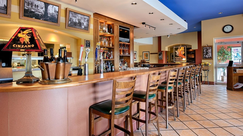 Imagen del bar/restaurante del Hotel Best Western Plus Stoneridge Inn and Conference Centre. Foto 2