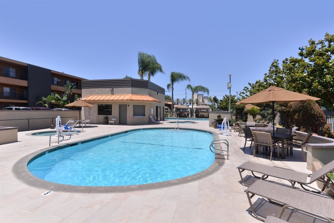 Imagen de la piscina del Hotel Best Western Plus Stovall's Inn. Foto 16