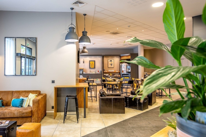 Imagen de los interiores del Hotel Best Western Plus Suitcase Paris La Defense. Foto 16