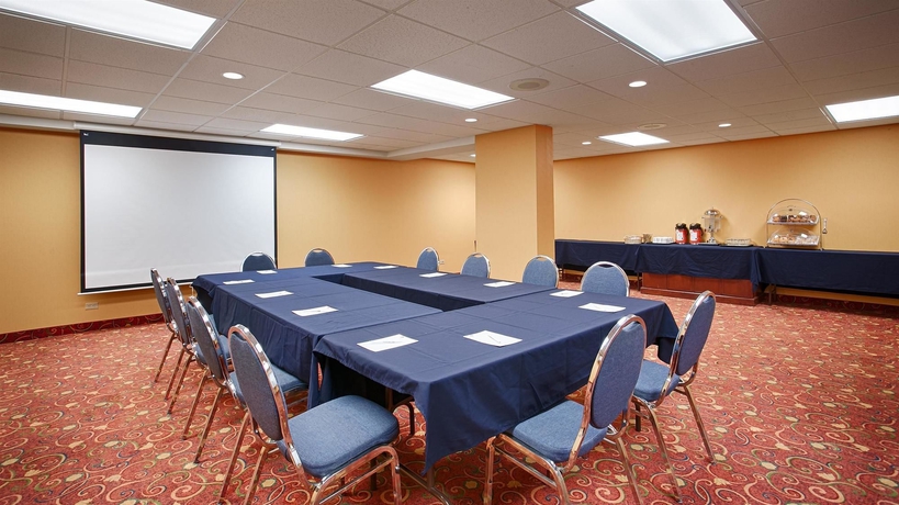 Imagen de los interiores del Hotel Best Western Plus Suites Downtown. Foto 11