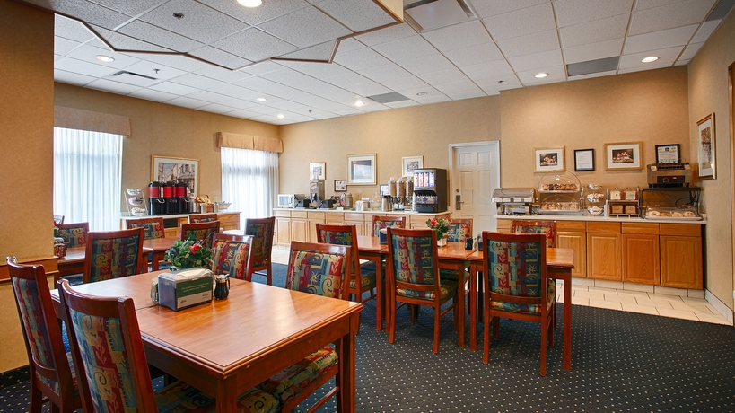 Imagen del bar/restaurante del Hotel Best Western Plus Suites Downtown. Foto 4