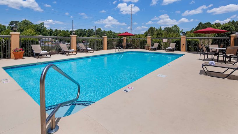 Imagen de la piscina del Hotel Best Western Plus Suites-greenville. Foto 19
