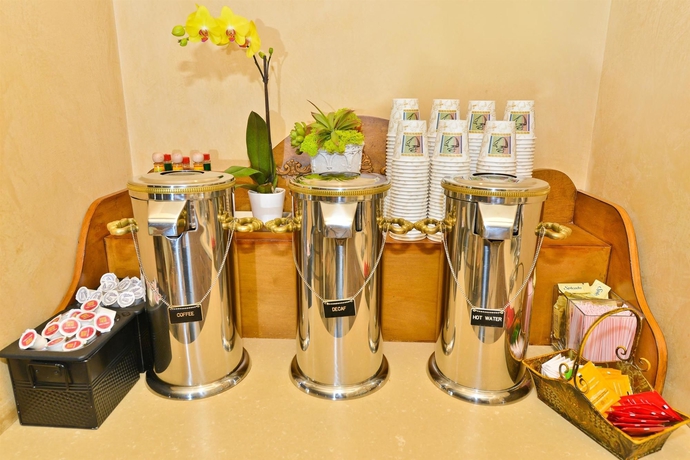 Imagen del bar/restaurante del Hotel Best Western Plus Sunset Plaza. Foto 6