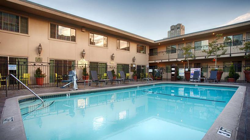 Imagen de la piscina del Hotel Best Western Plus Sutter House. Foto 7