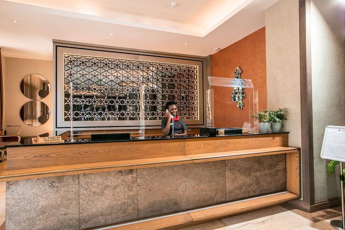 Imagen de los interiores del Hotel Best Western Plus The Athena Hotel. Foto 13