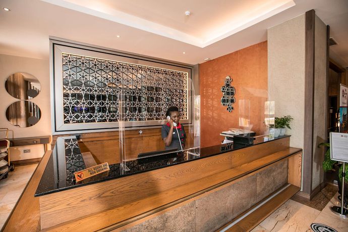 Imagen de los interiores del Hotel Best Western Plus The Athena Hotel. Foto 18