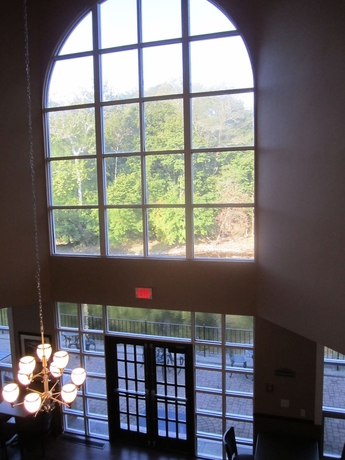 Imagen de los interiores del Hotel Best Western Plus The Inn and Suites at the Falls. Foto 14