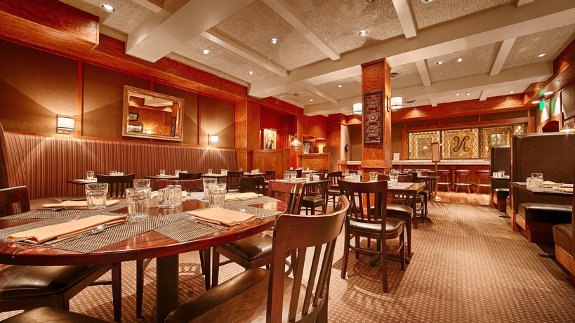 Imagen del bar/restaurante del Hotel Best Western Plus The Normandy Inn and Suites. Foto 4