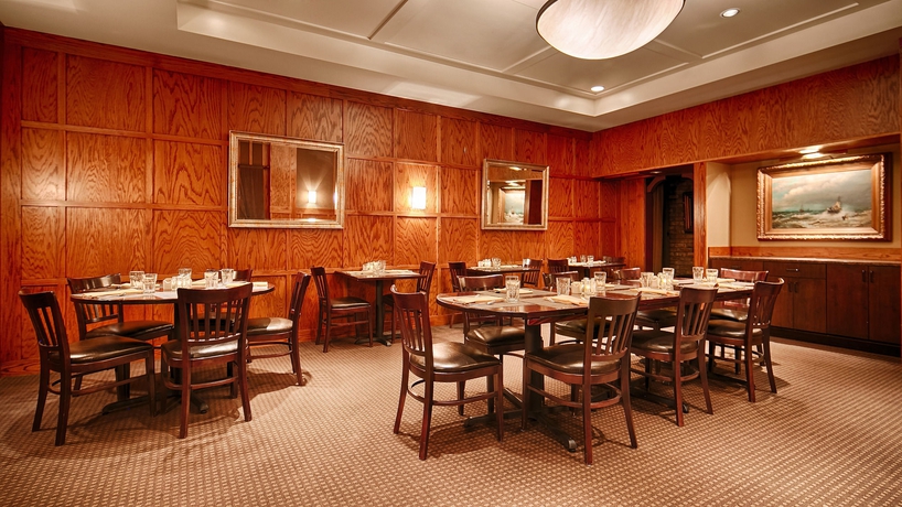 Imagen del bar/restaurante del Hotel Best Western Plus The Normandy Inn and Suites. Foto 5