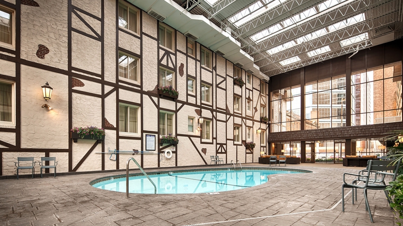 Imagen de la piscina del Hotel Best Western Plus The Normandy Inn and Suites. Foto 13