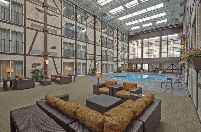 Imagen de la piscina del Hotel Best Western Plus The Normandy Inn and Suites. Foto 15