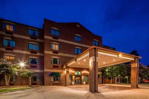 Imagen general del Hotel Best Western Plus The Woodlands. Foto 3