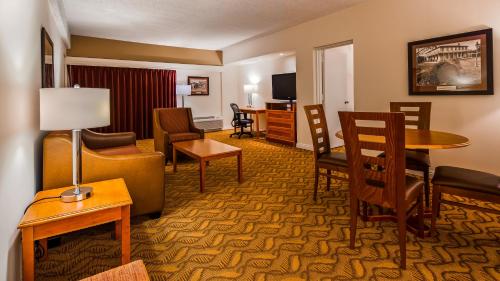 Imagen de la habitación del Hotel Best Western Plus Thousand Oaks Inn. Foto 6