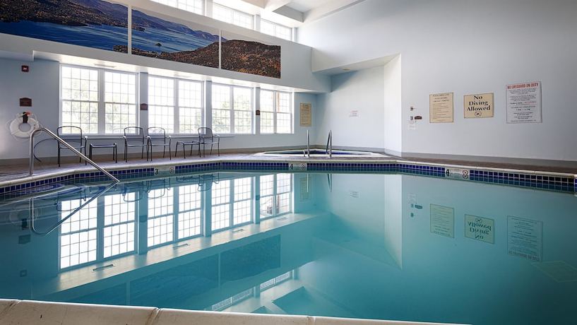 Imagen de la piscina del Hotel Best Western Plus Ticonderoga Inn and Suites. Foto 19