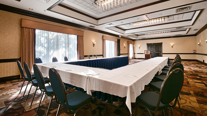 Imagen de los interiores del Hotel Best Western Plus Toronto Airport. Foto 12