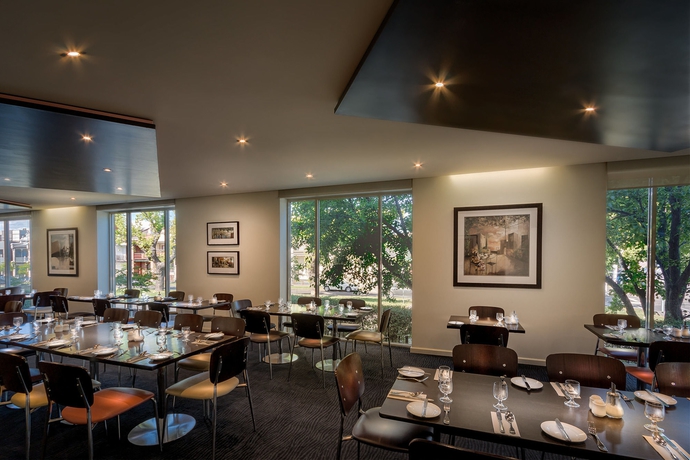 Imagen del bar/restaurante del Hotel Best Western Plus Travel Inn. Foto 5