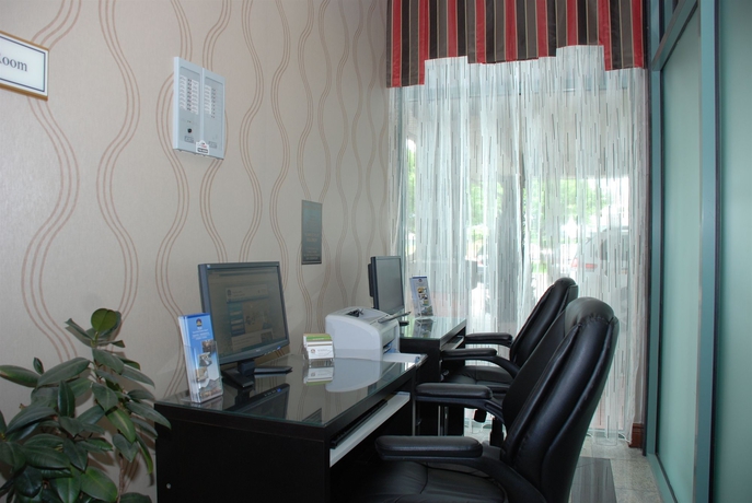 Imagen de los interiores del Hotel Best Western Plus Travel Toronto Airport. Foto 15