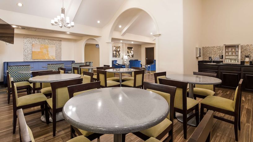 Imagen del bar/restaurante del Hotel Best Western Plus Tulsa Inn And Suites. Foto 4