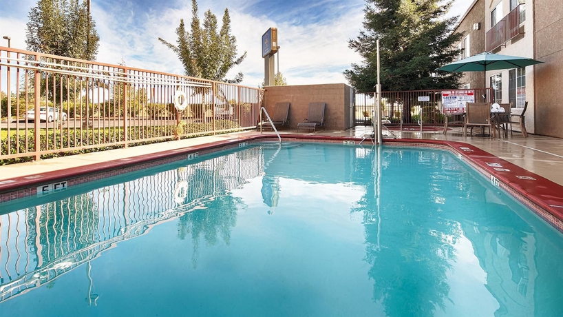 Imagen de la piscina del Hotel Best Western Plus Twin View Inn and Suites. Foto 16