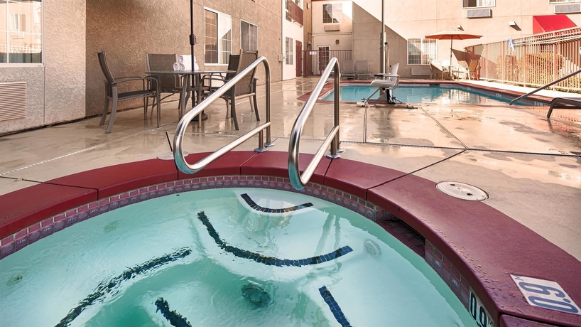Imagen de los exteriores del Hotel Best Western Plus Twin View Inn and Suites. Foto 8
