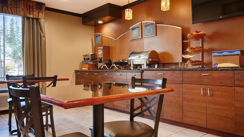 Imagen del bar/restaurante del Hotel Best Western Plus Twin View Inn and Suites. Foto 3