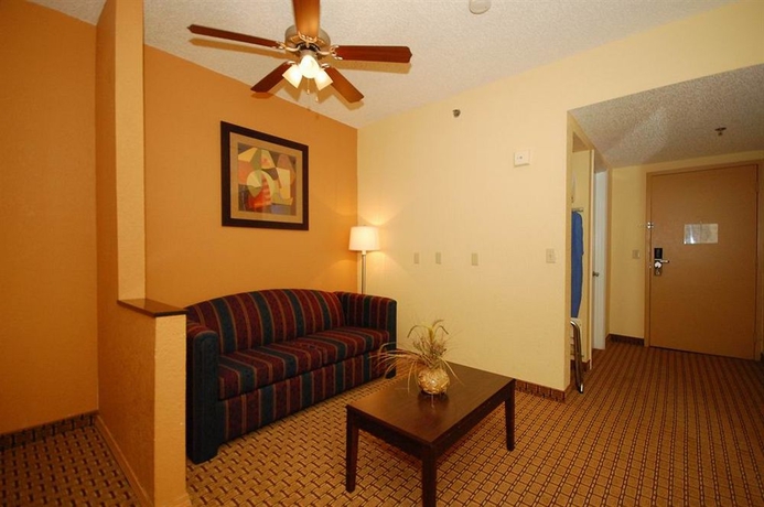 Imagen de los interiores del Hotel Best Western Plus Universal Inn. Foto 12