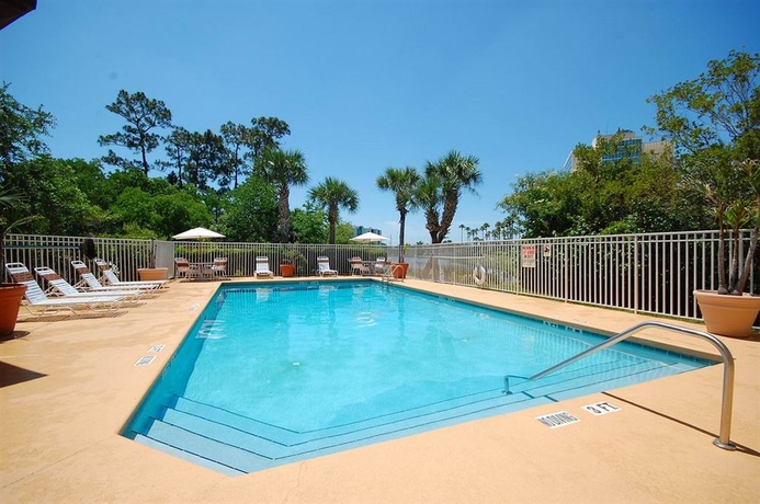 Imagen de la piscina del Hotel Best Western Plus Universal Inn. Foto 13