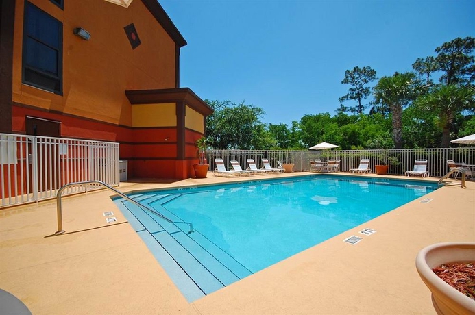 Imagen de la piscina del Hotel Best Western Plus Universal Inn. Foto 14