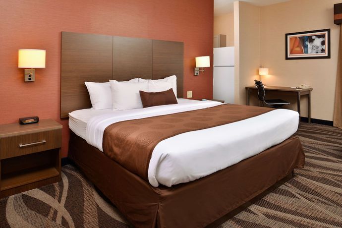 Imagen de la habitación del Hotel Best Western Plus University Inn, Allegany. Foto 2