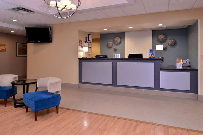 Imagen de los interiores del Hotel Best Western Plus University Inn, Allegany. Foto 20