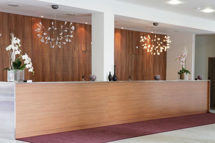 Imagen de los interiores del Hotel Best Western Plus Velizy. Foto 19